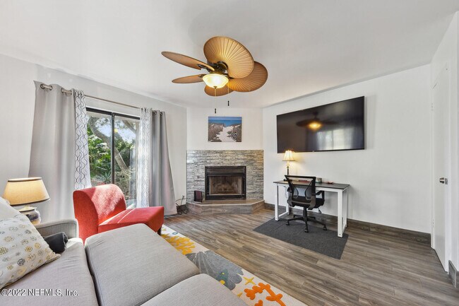 Building Photo - 512 10th Pl S