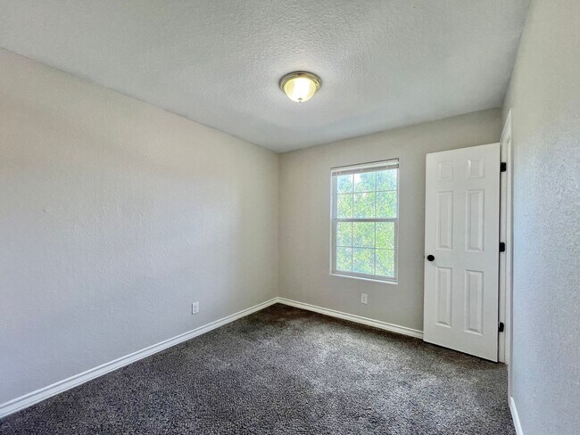 Building Photo - 5107-5109 Flipper Dr