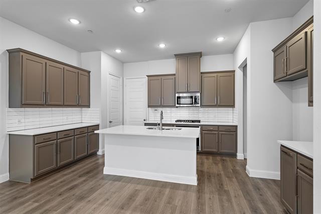 Building Photo - 4929 Barcelona Ave