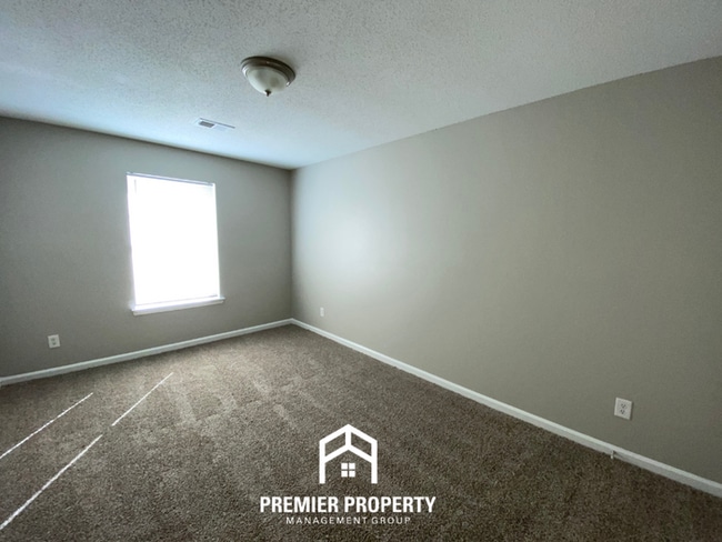 Building Photo - 4870 Royal Run Dr