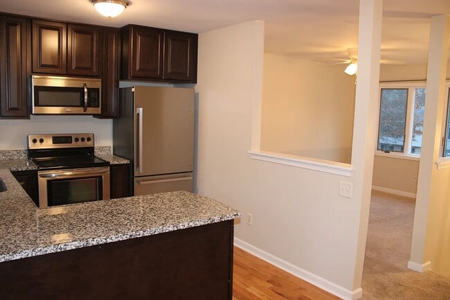 Building Photo - 7 White Birch Dr