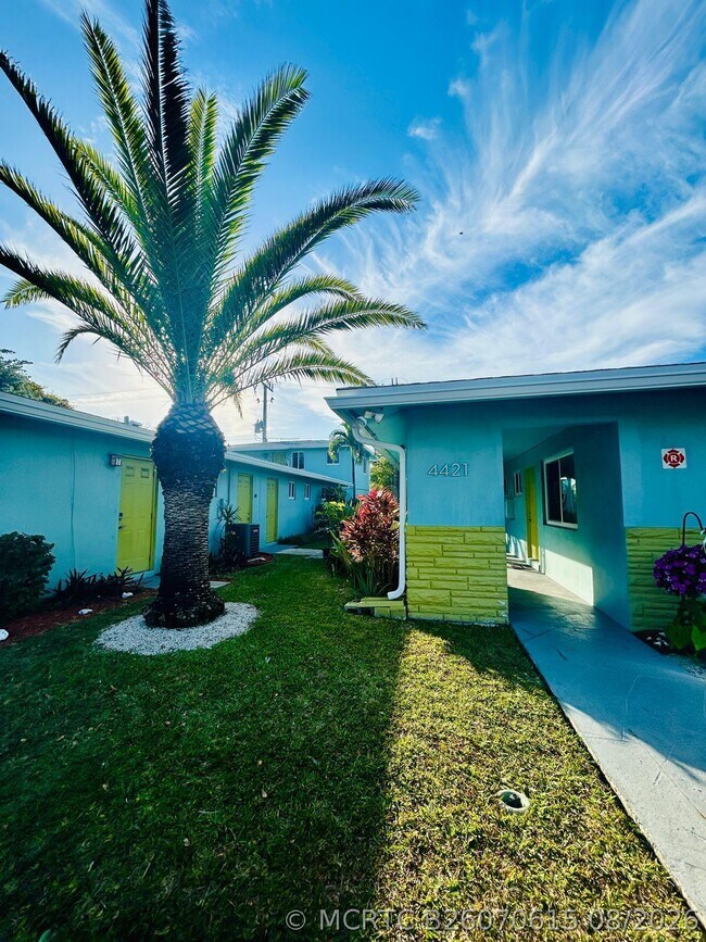 Building Photo - 4421 Poinciana St