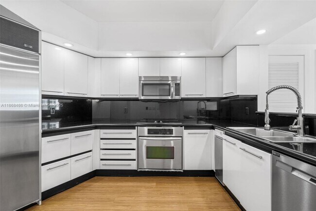 Building Photo - 2127 Brickell Ave