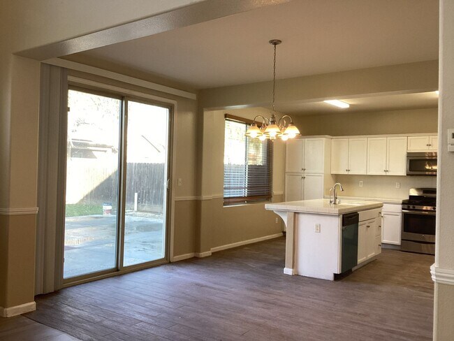 Building Photo - 7426 E Redlands Ave.