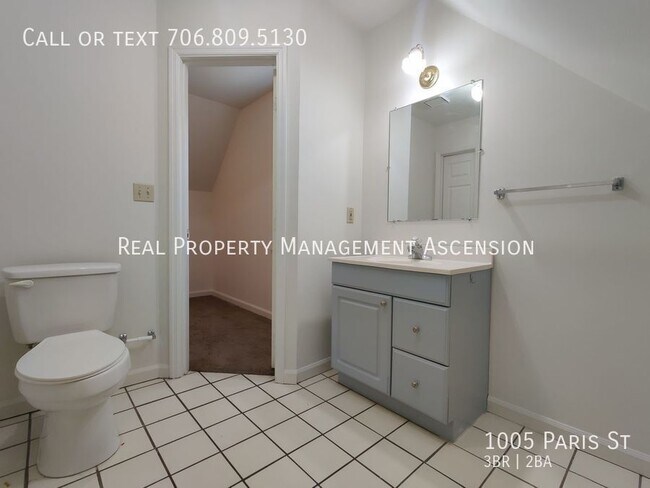 Building Photo - 1005 Paris St