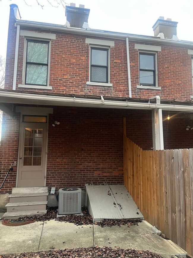 Building Photo - Welcome to your German Village Townhouse.