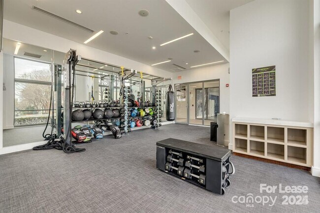 Building Photo - 205 S Kings Dr