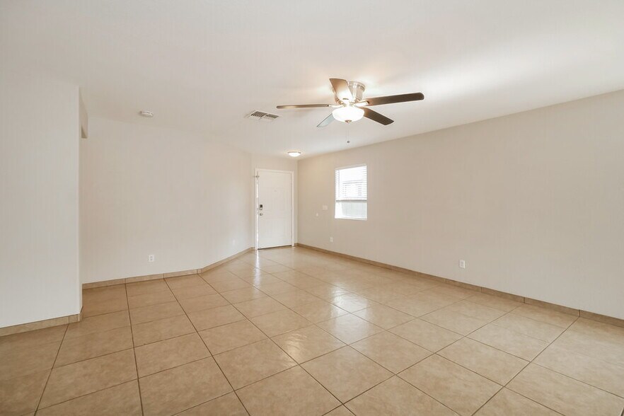 Building Photo - 17463 W Ventura St