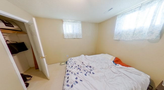 Building Photo - Country Living in Manhattan + 1.5 Acres + Close to Stagg Hill Golf Course! Available July 3rd!