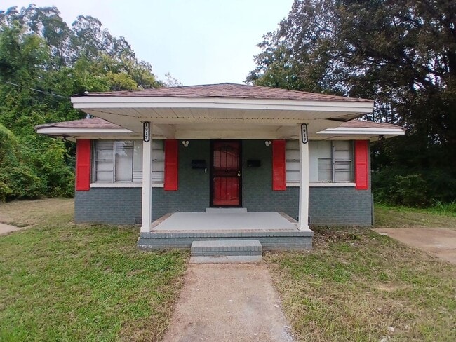 Primary Photo - Renovated 2 bedroom 1 bath Duplex - Open T...