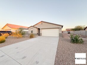 Building Photo - Modern 3/2 Arizona City Home - Spacious La...