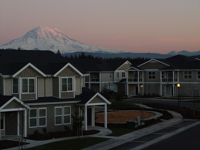 Building Photo - Condo with View of Pool & Mt. Rainier