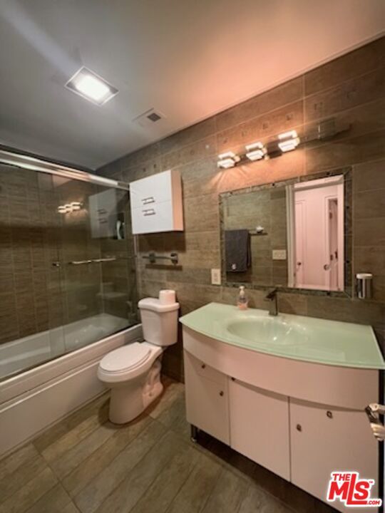 Building Photo - 1880 Veteran Ave