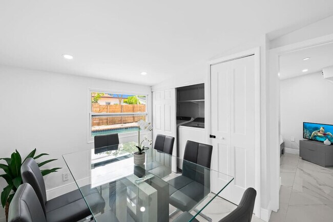 Building Photo - 871 NW 23rd Terrace