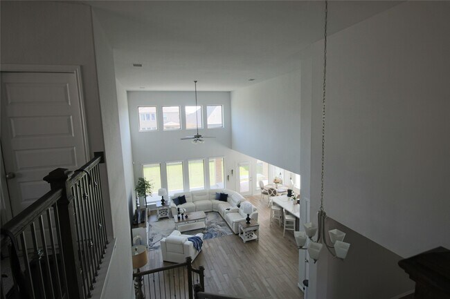 Building Photo - 24727 Tanoureen Dr