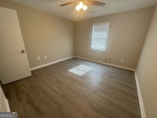Building Photo - 107 Jay Ln