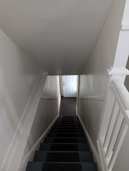 Primary Photo - 319 W 11th St