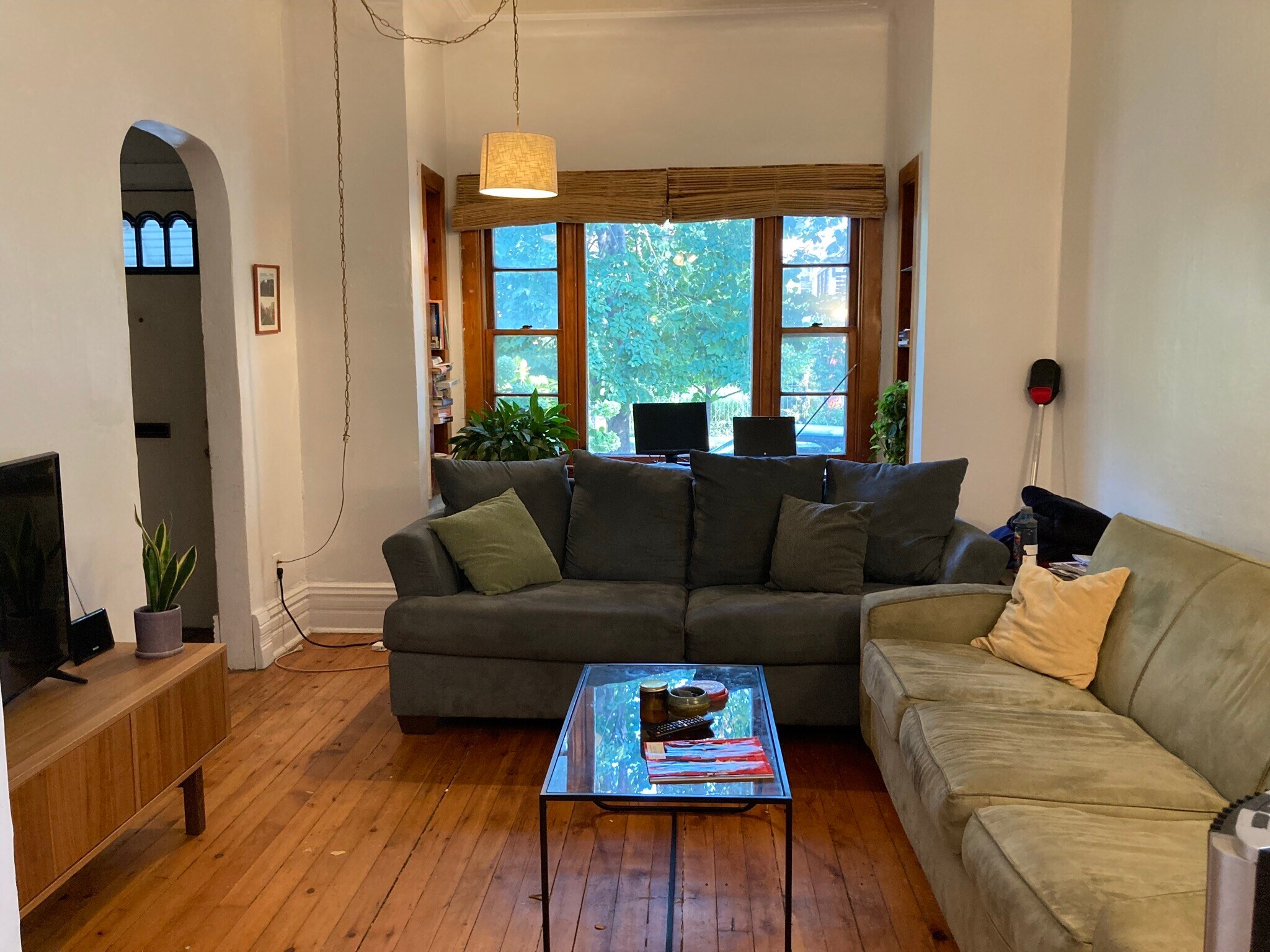 Building Photo - 2909 W Dickens Ave