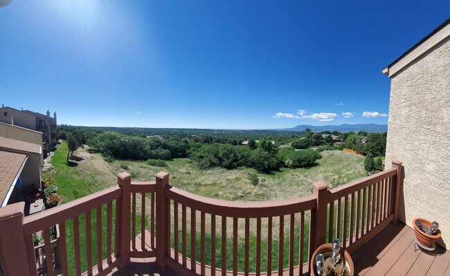 Building Photo - 3 Bedroom Condominium with Panoramic Mount...