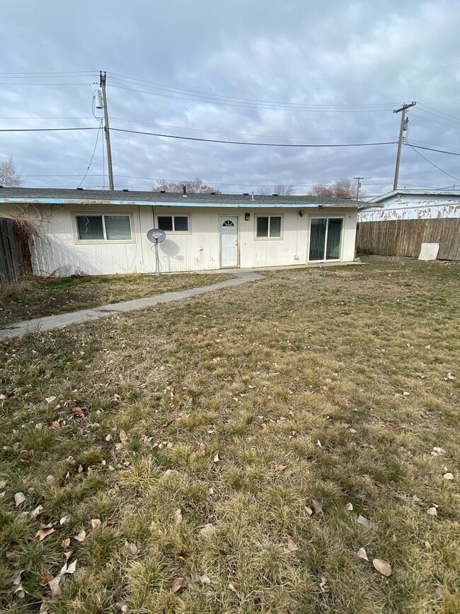 Building Photo - 8919 Travis Dr