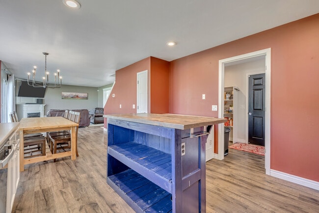 Building Photo - 6790 Greenfield Ln