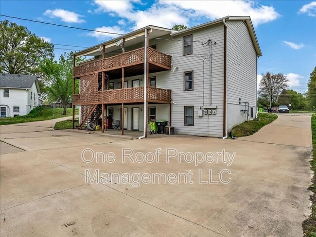 Building Photo - 1911 Chateau Dr