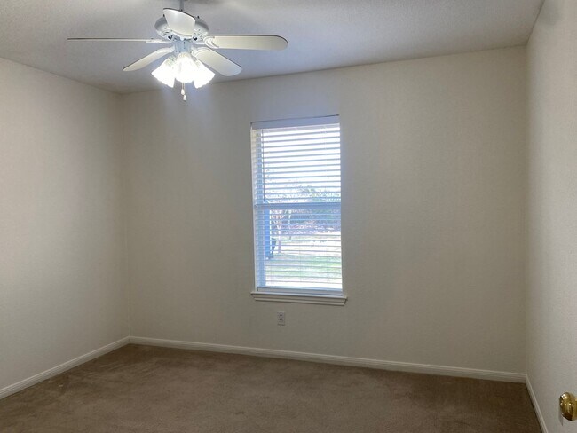 Building Photo - 2 BEDROOM, BELTON ISD