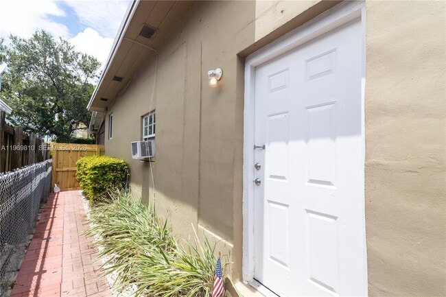 Building Photo - 5807 SW 41st St