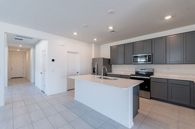 Building Photo - Modern 3-Bed + Den Home in Ventana De Estrellas