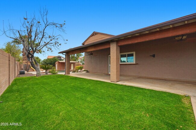 Building Photo - 1805 W Curry Dr