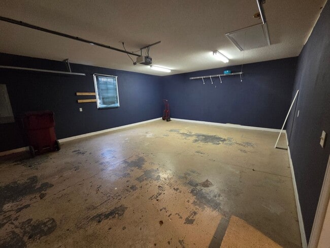 Building Photo - One story ranch 2b 2b  2 car garage level fenced back yard