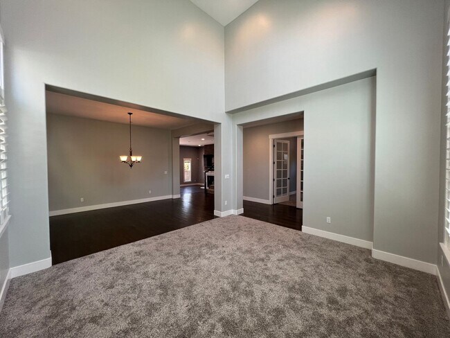 Building Photo - 3 bedroom | 2.5 bathroom | Crocker Village...
