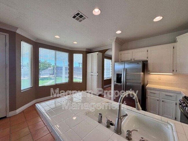 Building Photo - 33021 Adelante St