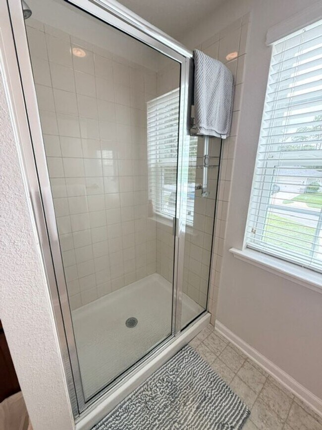 Building Photo - Beautiful home available for rent in the d...