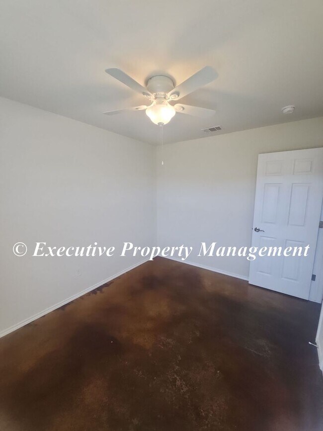 Building Photo - 2921 Starlight Dr