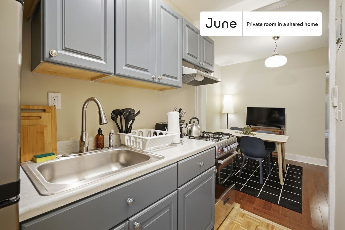 Building Photo - Room in Shared 3 bed/2 bath home in Hell's Kitchen
