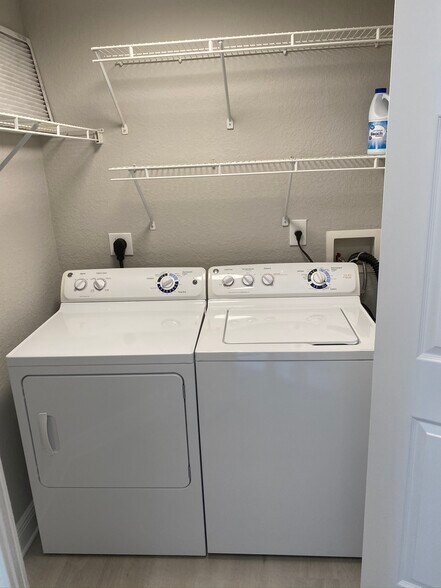 Full size Washer Dryer - 23660 Walden Center Dr