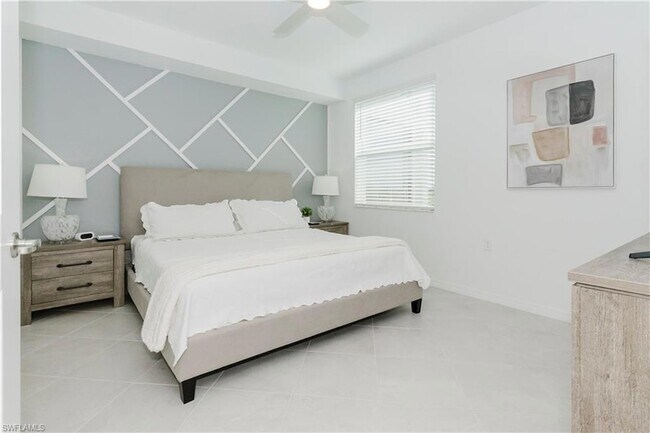 Building Photo - 15285 Green Acre Avenue Unit 418