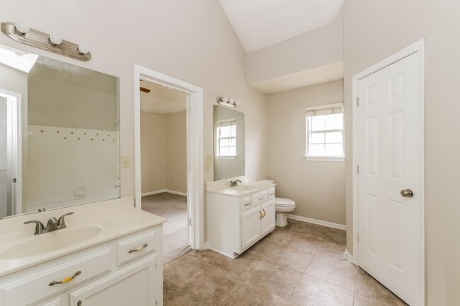 Building Photo - 7816 Lake Cross Dr E