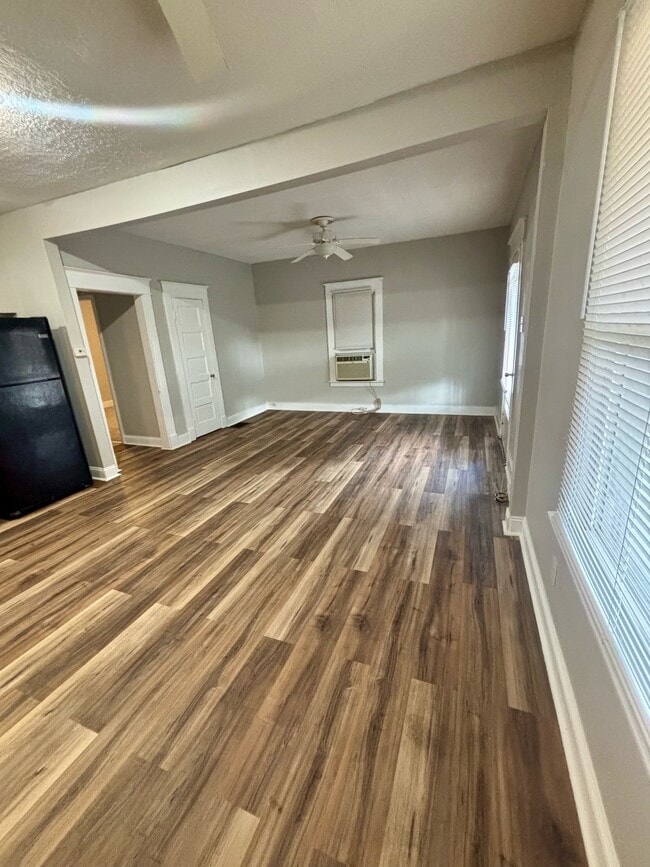 Building Photo - 1015 Sale Ave