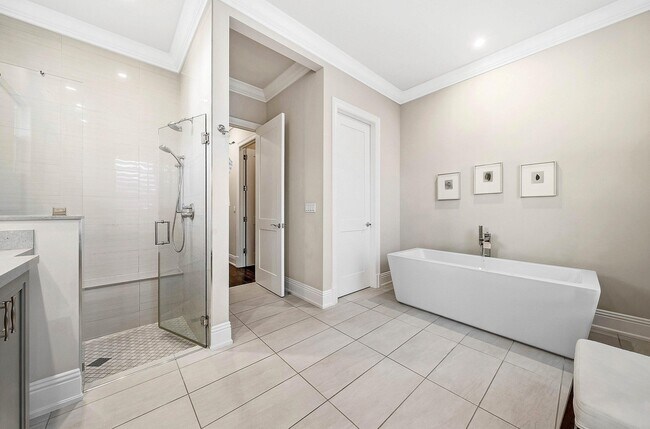 Building Photo - 120 Grove Way