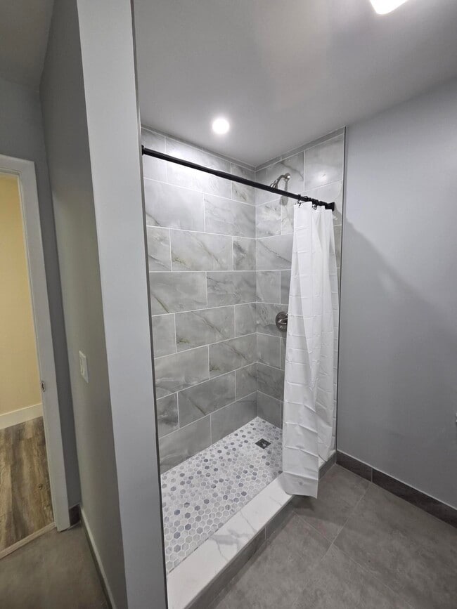 Building Photo - 6274 Seven Springs Blvd