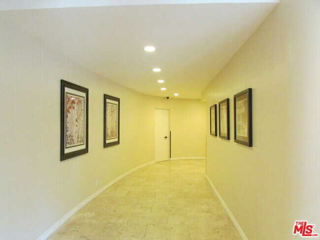 Building Photo - 10645 Wilshire Blvd