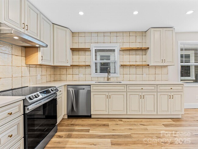 Building Photo - 42 Forsythe St