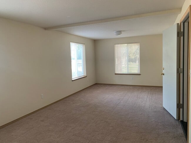 Building Photo - Splendid 3-bdr/2.5 bath home in the beautiful Buck Run Community in Sisters, OR!