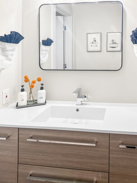 Building Photo - 1385 Lowell Ave