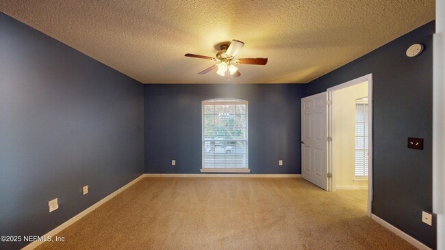 Building Photo - 281 Village Green Ave