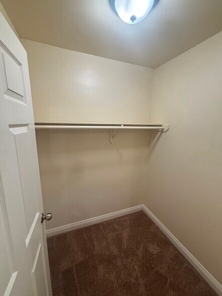 Building Photo - 1011 E 56th St