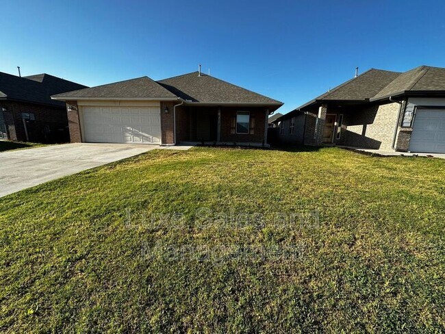 Primary Photo - 2408 Alta Vista Ln