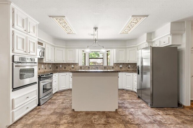 Building Photo - 3127 Lake Island Dr
